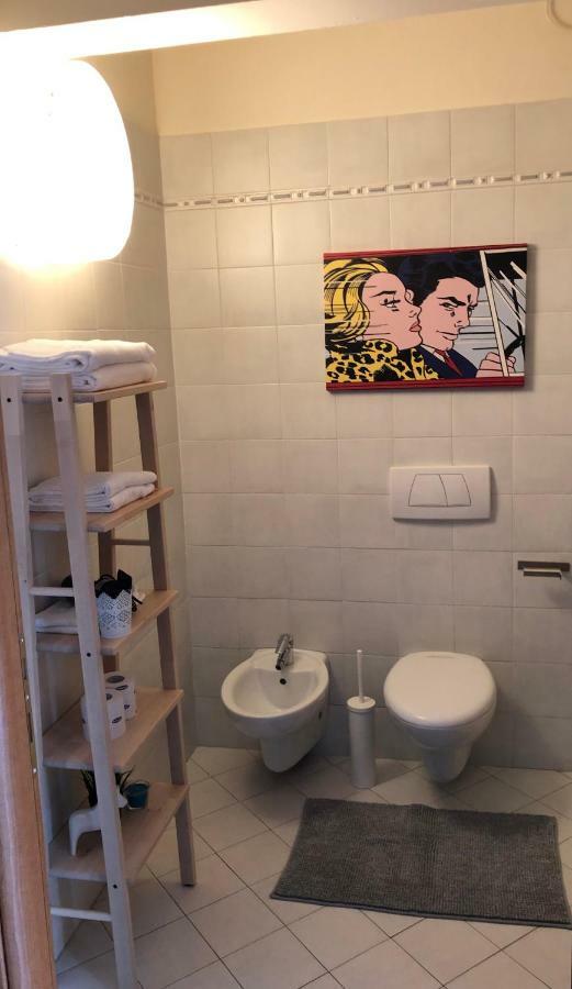 Irides Rooms A Un Passo Dai Parchi Divertimento Lazise Exterior foto
