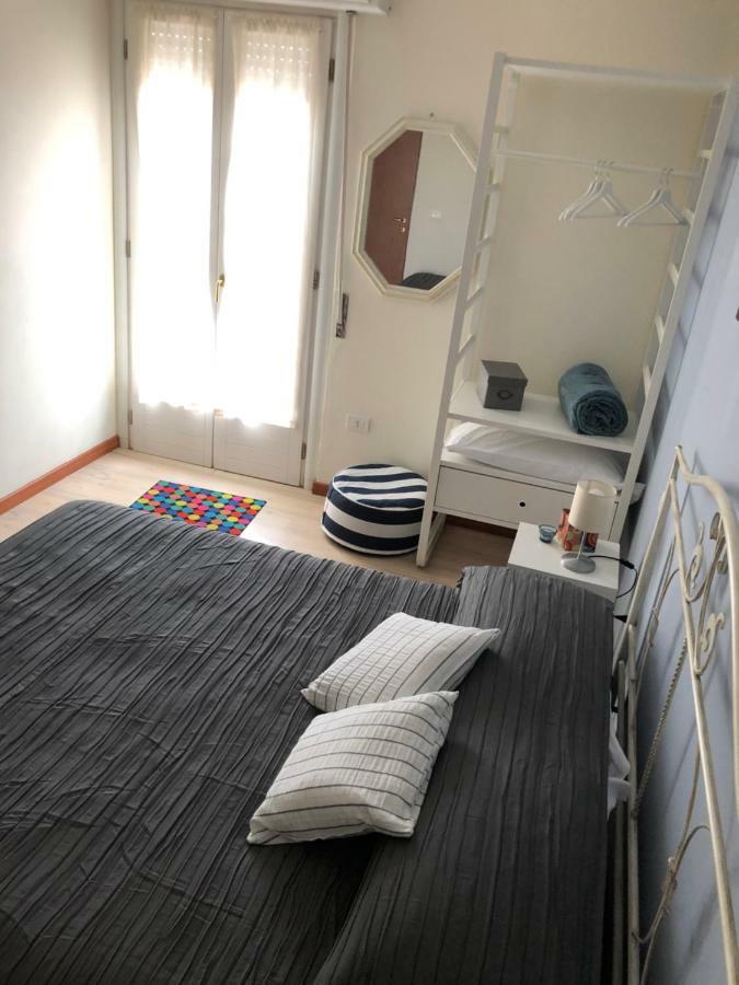 Irides Rooms A Un Passo Dai Parchi Divertimento Lazise Exterior foto